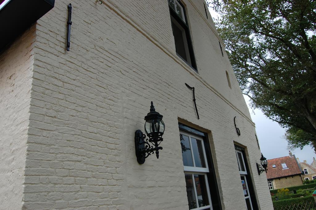 Bij Hen Op Ameland Hotel ฮอลลุม ภายนอก รูปภาพ