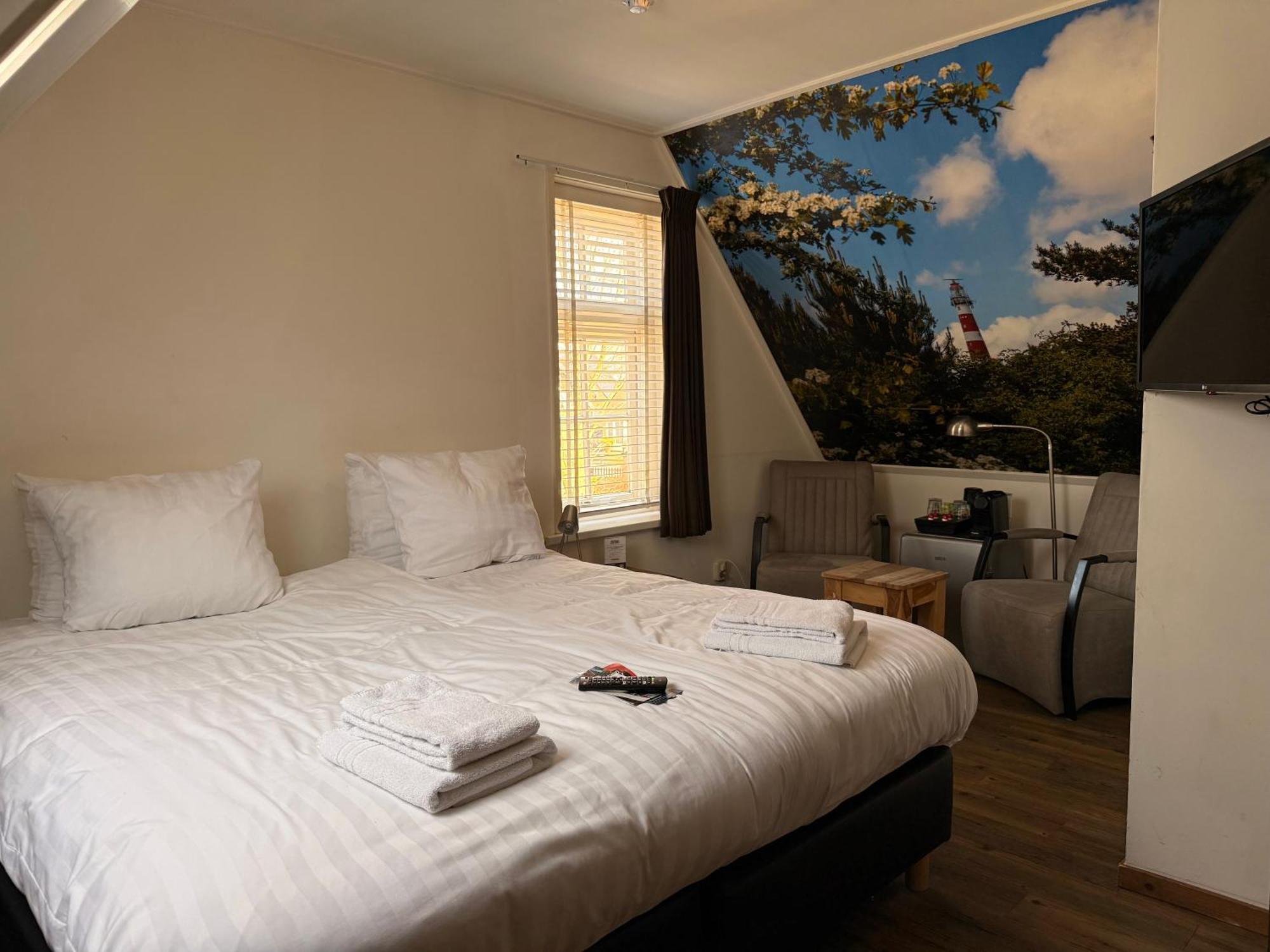 Bij Hen Op Ameland Hotel ฮอลลุม ภายนอก รูปภาพ