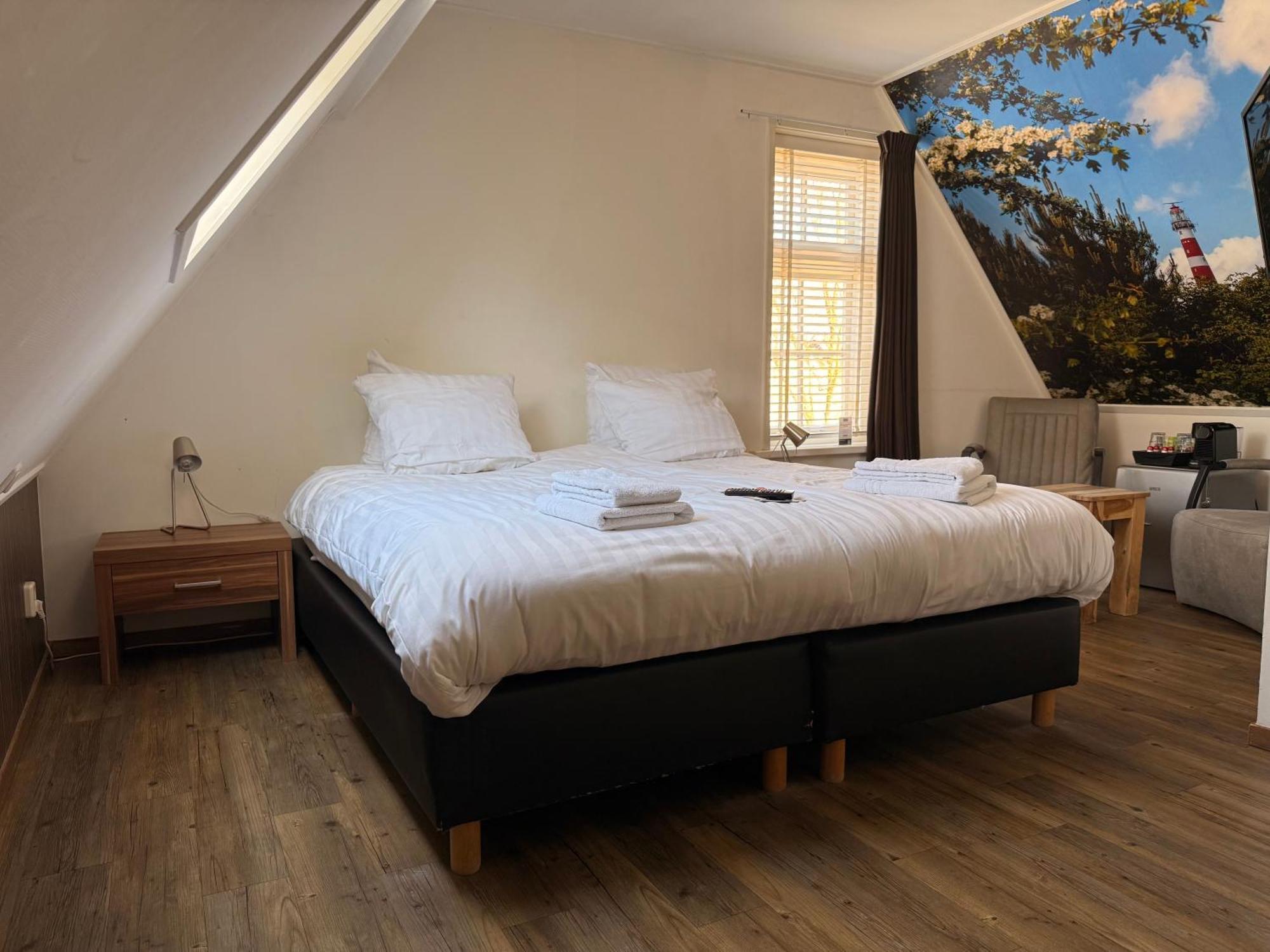 Bij Hen Op Ameland Hotel ฮอลลุม ภายนอก รูปภาพ