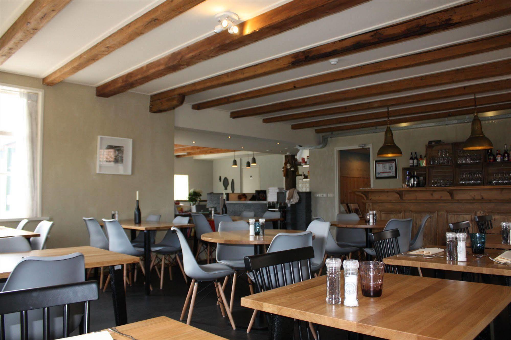 Bij Hen Op Ameland Hotel ฮอลลุม ภายนอก รูปภาพ